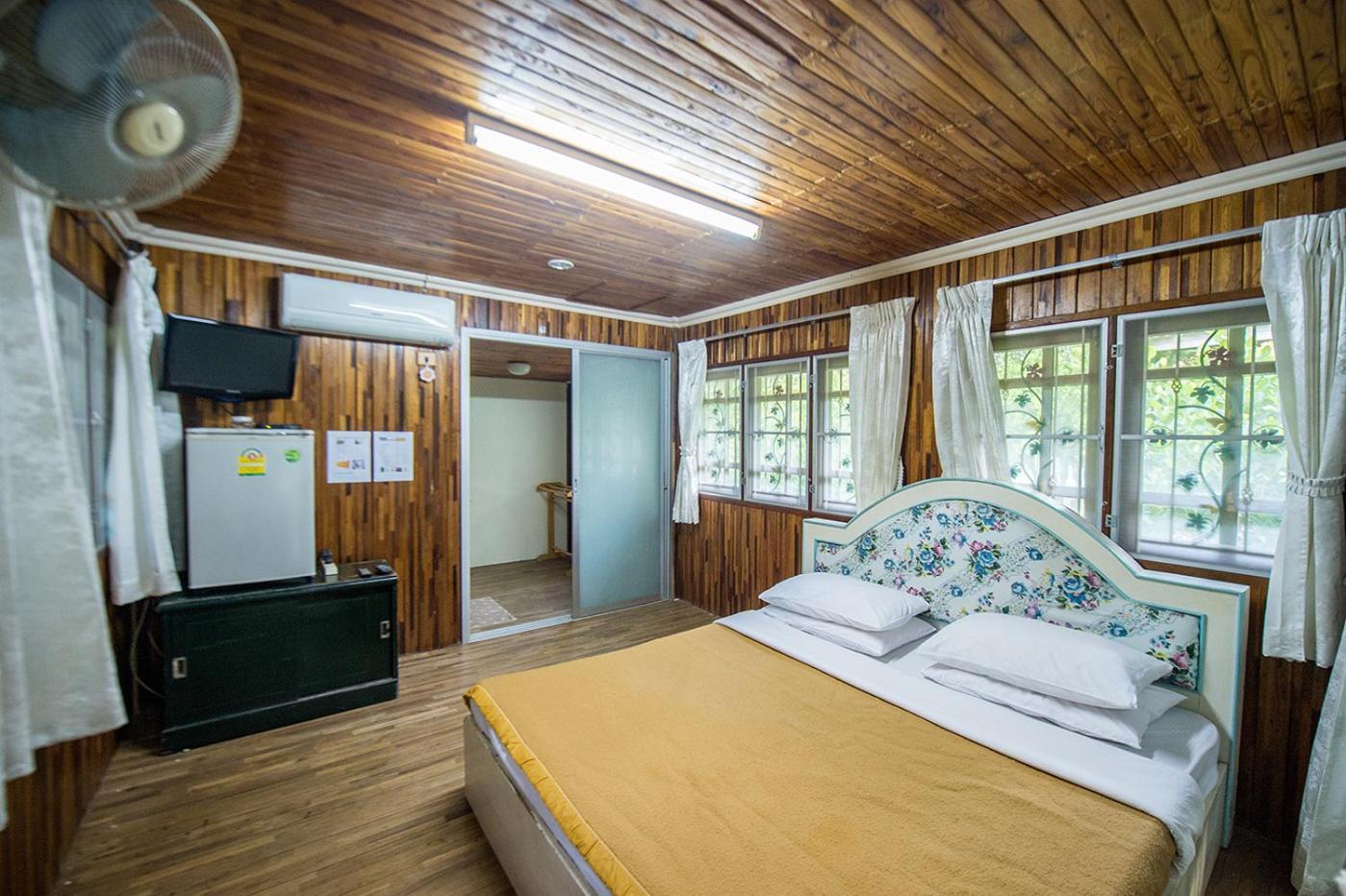 Poomvarin Resort Ban Wang Takhrai Rum bild